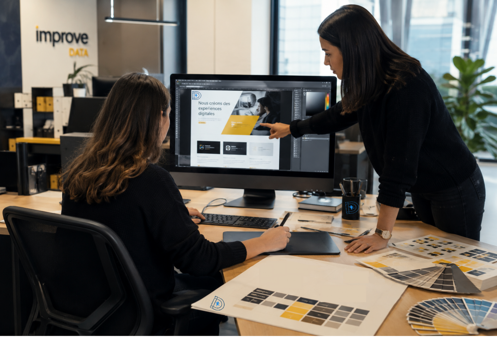 Équipe d'Improve DATA travaillant sur la création d'un site web pour le pôle agence web